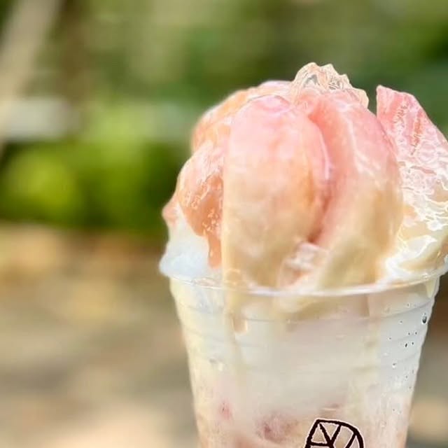 桃のかき氷、今日から登場！